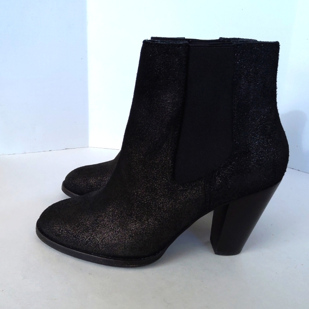 NWOB ! Thursday heeled leather boots